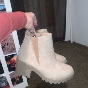 Heeled boots